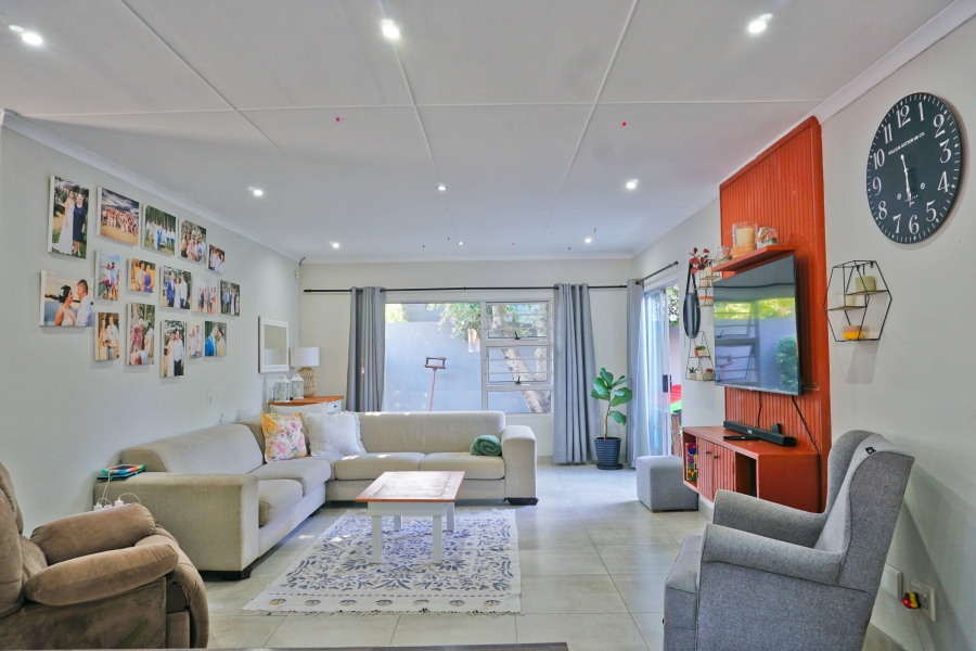 5 Bedroom Property for Sale in Sunrise On Sea Eastern Cape